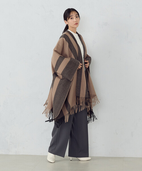 MONO COMME CA(モノコムサ)の「ポンチョストール(ストール/ショール・レディース・グレー/ベージュ・FREE)」の1枚目の写真