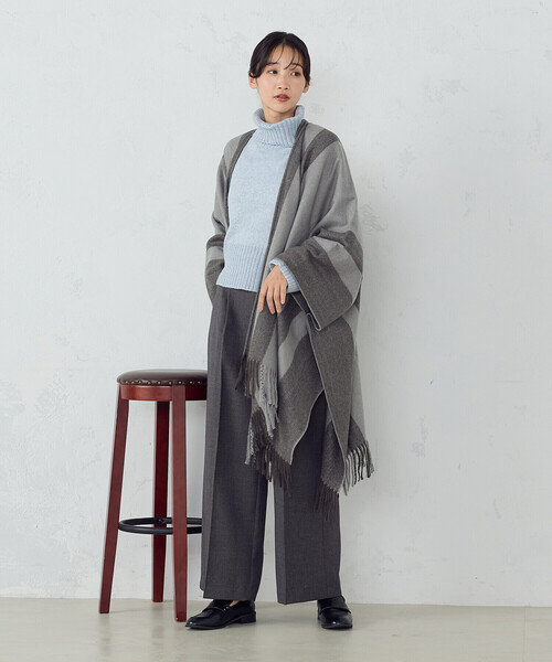 MONO COMME CA(モノコムサ)の「ポンチョストール(ストール/ショール・レディース・グレー/ベージュ・FREE)」の2枚目の写真
