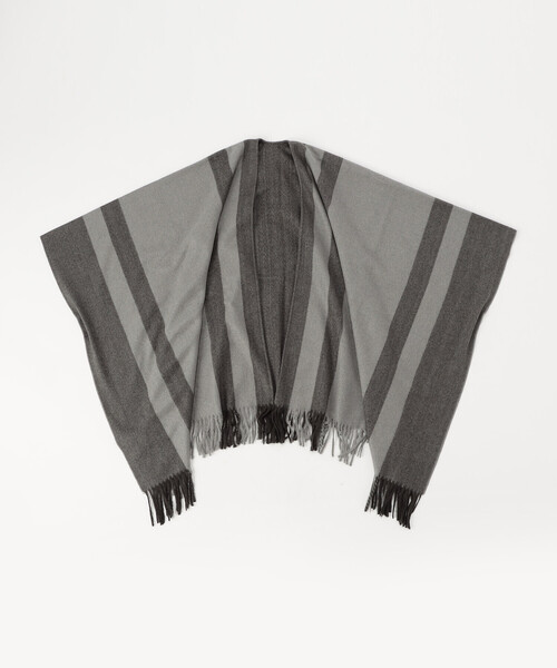 MONO COMME CA(モノコムサ)の「ポンチョストール(ストール/ショール・レディース・グレー/ベージュ・FREE)」の3枚目の写真