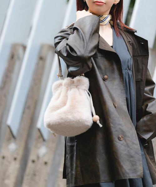 RODE SKO（ロデスコ）の「ウッドボールキンチャクファーバッグ（スカート・レディース・アイボリー/ブラウン/モカ・ONE）」の2枚目の写真