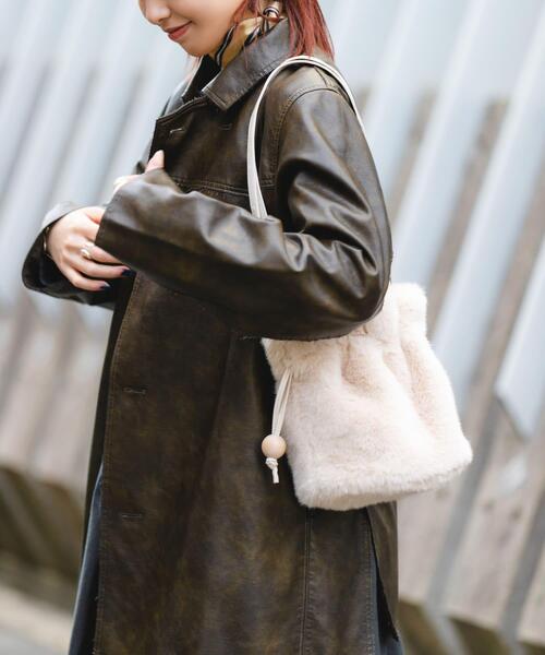 RODE SKO（ロデスコ）の「ウッドボールキンチャクファーバッグ（スカート・レディース・アイボリー/ブラウン/モカ・ONE）」の5枚目の写真