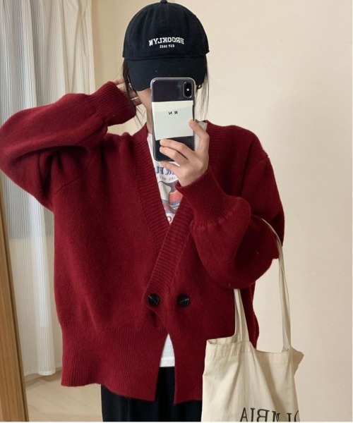 gossip!ロサンゼルス(ゴシップロサンゼルス)の「深めVネック ダブルボタン ニットカーディガン(カーディガン/ボレロ・レディース・ホワイト/ベージュ/ワイン/グレー・FREE)」の4枚目の写真
