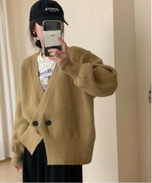 gossip!ロサンゼルス(ゴシップロサンゼルス)の「深めVネック ダブルボタン ニットカーディガン(カーディガン/ボレロ・レディース・ホワイト/ベージュ/ワイン/グレー・FREE)」の10枚目の写真