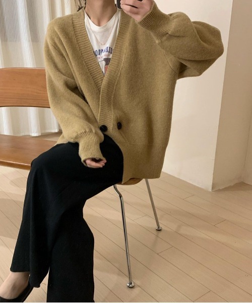 gossip!ロサンゼルス(ゴシップロサンゼルス)の「深めVネック ダブルボタン ニットカーディガン(カーディガン/ボレロ・レディース・ホワイト/ベージュ/ワイン/グレー・FREE)」の21枚目の写真