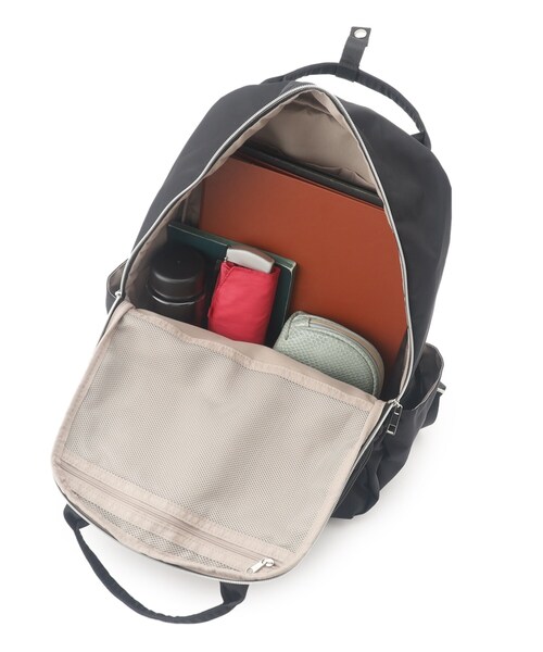 SHOO・LA・RUE（シューラルー）の「【撥水】大人が持ちたい 10ポケット2層リュック（バックパック/リュック・レディース・グレー/ブラック/ブラック系3・00）」の12枚目の写真