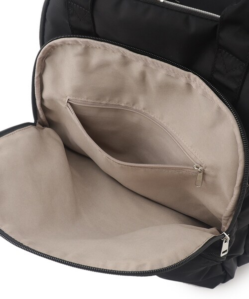 SHOO・LA・RUE（シューラルー）の「【撥水】大人が持ちたい 10ポケット2層リュック（バックパック/リュック・レディース・グレー/ブラック/ブラック系3・00）」の15枚目の写真