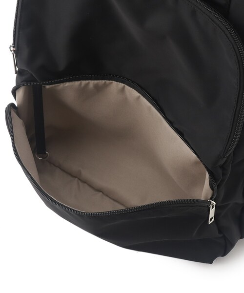 SHOO・LA・RUE（シューラルー）の「【撥水】大人が持ちたい 10ポケット2層リュック（バックパック/リュック・レディース・グレー/ブラック/ブラック系3・00）」の16枚目の写真