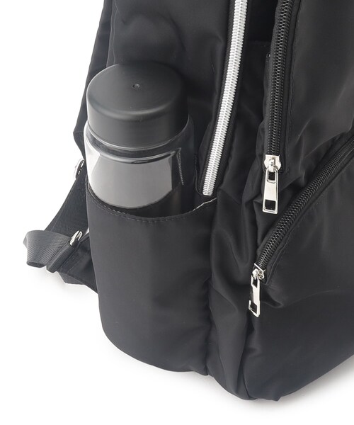 SHOO・LA・RUE（シューラルー）の「【撥水】大人が持ちたい 10ポケット2層リュック（バックパック/リュック・レディース・グレー/ブラック/ブラック系3・00）」の18枚目の写真