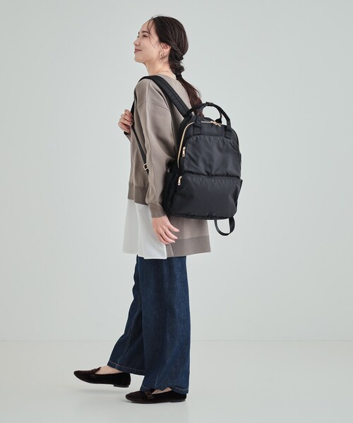 SHOO・LA・RUE（シューラルー）の「【撥水】大人が持ちたい 10ポケット2層リュック（バックパック/リュック・レディース・グレー/ブラック/ブラック系3・00）」の21枚目の写真