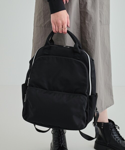 SHOO・LA・RUE（シューラルー）の「【撥水】大人が持ちたい 10ポケット2層リュック（バックパック/リュック・レディース・グレー/ブラック/ブラック系3・00）」の22枚目の写真