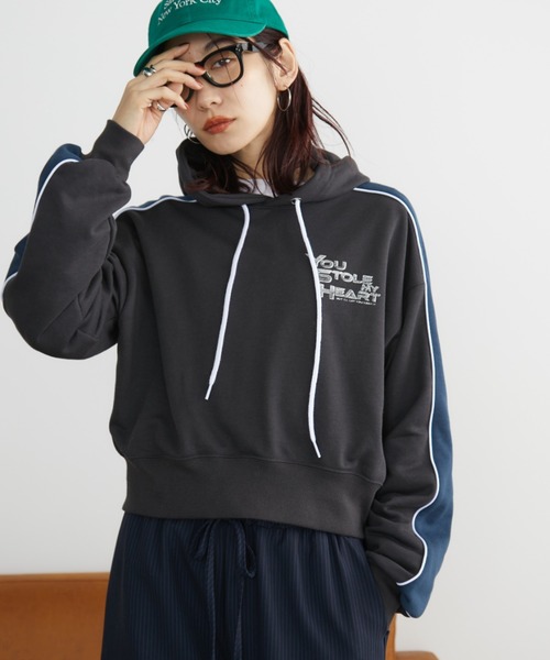 Auntie Rosa Holiday（アンティローザホリデー）の「裏毛ライン配色フーディー（パーカー・レディース・チャコールグレー/ネイビー・FREE）」の5枚目の写真