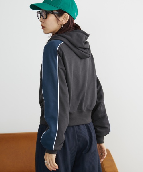 Auntie Rosa Holiday（アンティローザホリデー）の「裏毛ライン配色フーディー（パーカー・レディース・チャコールグレー/ネイビー・FREE）」の8枚目の写真