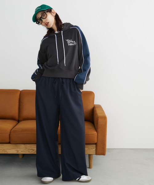 Auntie Rosa Holiday（アンティローザホリデー）の「裏毛ライン配色フーディー（パーカー・レディース・チャコールグレー/ネイビー・FREE）」の9枚目の写真