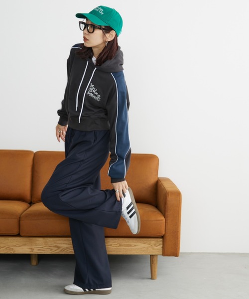 Auntie Rosa Holiday（アンティローザホリデー）の「裏毛ライン配色フーディー（パーカー・レディース・チャコールグレー/ネイビー・FREE）」の12枚目の写真