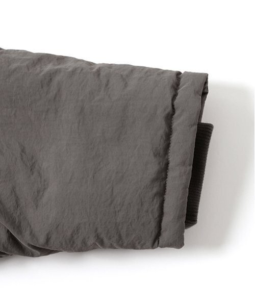 GLAZOS（グラソス）の「【大人向けサイズあり】【撥水】【保温】機能中綿サーモライト・ミドルコート（ブルゾン・キッズ・ベージュ/ブラック/チャコールグレー・LL/S/M/L）」の4枚目の写真