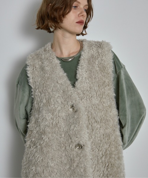 極美品トゥルートラサルディスティーレラクーンファー付きミドル丈ダウンベスト 極美品トゥルートラサルディスティーレラクーンファー付きミドル丈