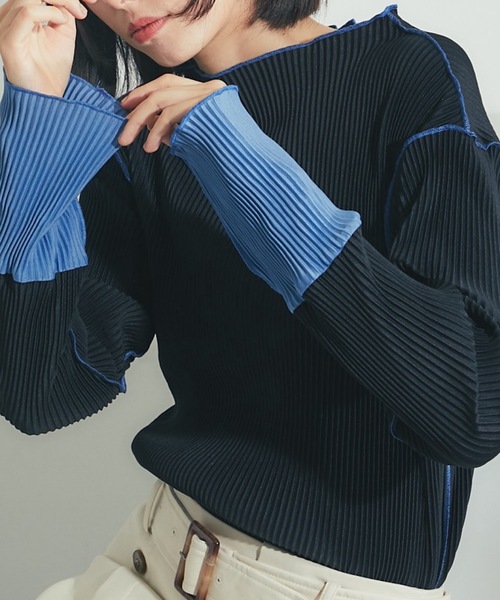 ANOTHER S(アナザーエス)の「配色プリーツ素材プルオーバー(Tシャツ/カットソー・レディース・ブルー/クリーム/ブラック/オリーブ/グレー系その他・S-M)」の2枚目の写真