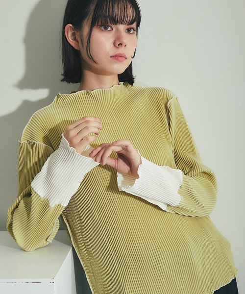 ANOTHER S(アナザーエス)の「配色プリーツ素材プルオーバー(Tシャツ/カットソー・レディース・ブルー/クリーム/ブラック/オリーブ/グレー系その他・S-M)」の6枚目の写真