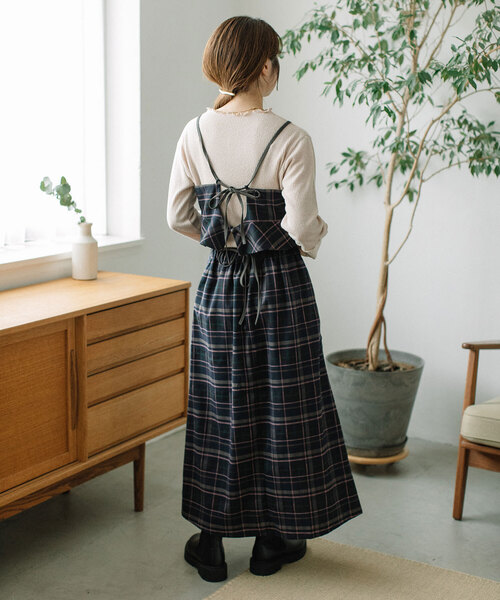 POU DOU DOU(プードゥドゥ)の「タータンチェックなみなみビスチェ(ベスト・レディース・ダークブラウン/ネイビー・M)」の7枚目の写真