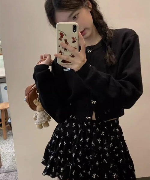 Mayree（メイリー）の「【Mayree】リボンモチーフ メタル ボタン カーディガン（ニット/セーター・レディース・ブラック・SMALL/MEDIUM/LARGE）」の3枚目の写真