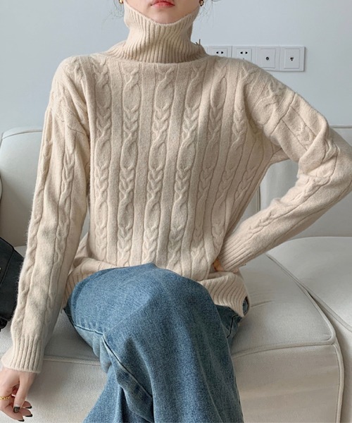 2ly2（トゥーリートゥー）の「ケーブルニット タートルネック セーター