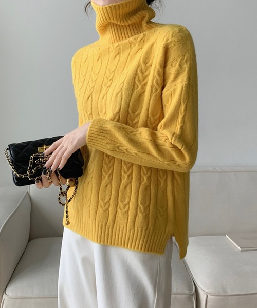 2ly2（トゥーリートゥー）の「ケーブルニット タートルネック セーター