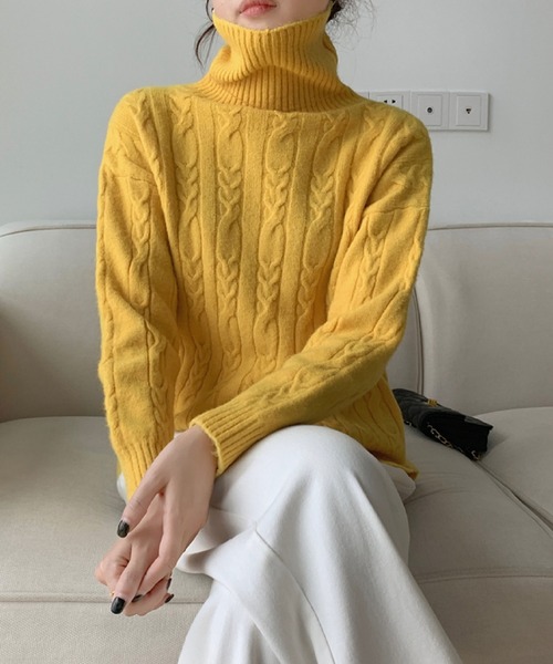 2ly2（トゥーリートゥー）の「ケーブルニット タートルネック セーター