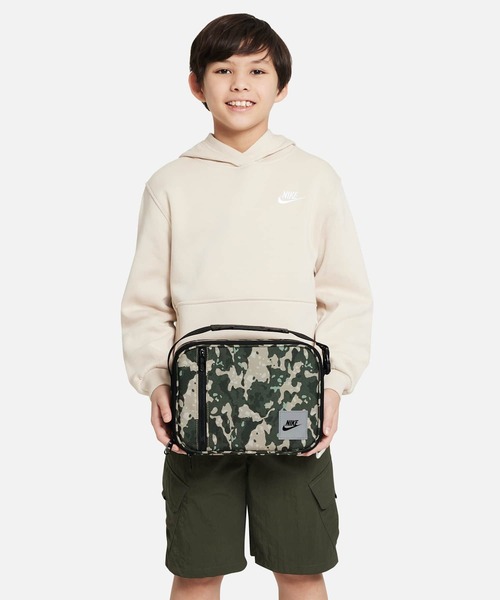 NIKE(ナイキ)の「ナイキ フューエル パック ランチバッグ / Nike Fuel Pack Lunch Bag DO3699-325 Cargo Khaki(トートバッグ・キッズ・カーキオリーブ・ONE SIZE)」の1枚目の写真