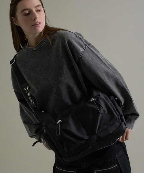 ELLUV（エルブ）の「【ELLUV/エルヴ】ダブルチェーンギミック マルチユーティリティーショルダーバッグ（ショルダーバッグ・メンズ・ブラック・FREE）」の8枚目の写真
