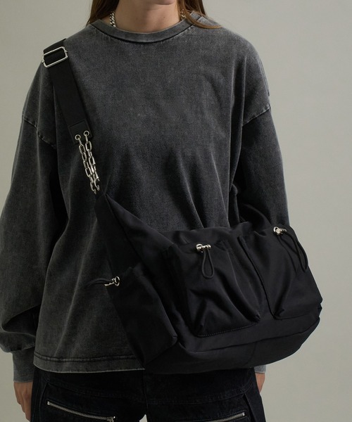 ELLUV（エルブ）の「【ELLUV/エルヴ】ダブルチェーンギミック マルチユーティリティーショルダーバッグ（ショルダーバッグ・メンズ・ブラック・FREE）」の7枚目の写真