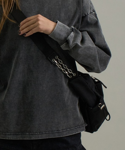ELLUV（エルブ）の「【ELLUV/エルヴ】ダブルチェーンギミック マルチユーティリティーショルダーバッグ（ショルダーバッグ・メンズ・ブラック・FREE）」の6枚目の写真