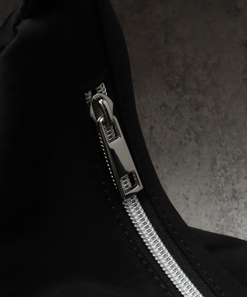 ELLUV（エルブ）の「【ELLUV/エルヴ】ダブルチェーンギミック マルチユーティリティーショルダーバッグ（ショルダーバッグ・メンズ・ブラック・FREE）」の22枚目の写真