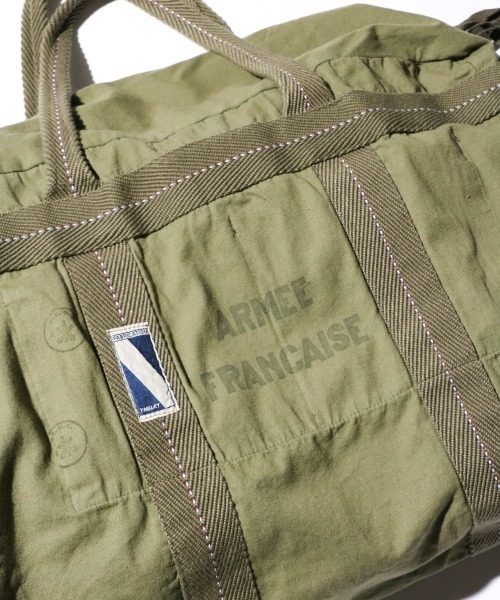 MILITARY(ミリタリー)の「MILITARY REPRODUCT / ミリタリーリプロダクト FRENCH ARMY TYPE FRANCE AIR FORCE PARATROOPER BAG LARGE フランス軍タイプ パラシュートバッグ(ボストンバッグ・メンズ・オリーブ/カーキオリーブ・FREE)」の5枚目の写真