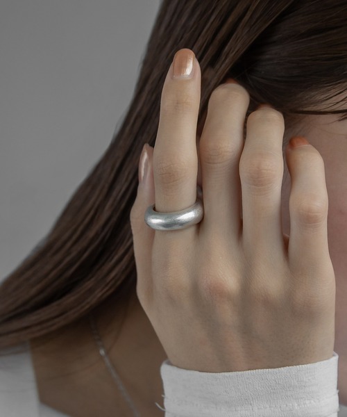 abaskdesign（アバスクデザイン）の「つや消し ヴィンテージ風リング（リング・レディース・シルバー/ゴールド・10号）」の4枚目の写真