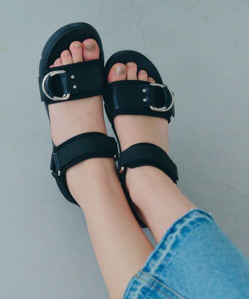 YECCA VECCA(イェッカヴェッカ)の「バックルスポーツサンダル(サンダル・レディース・ブラック/ブラウン・M/L)」の5枚目の写真