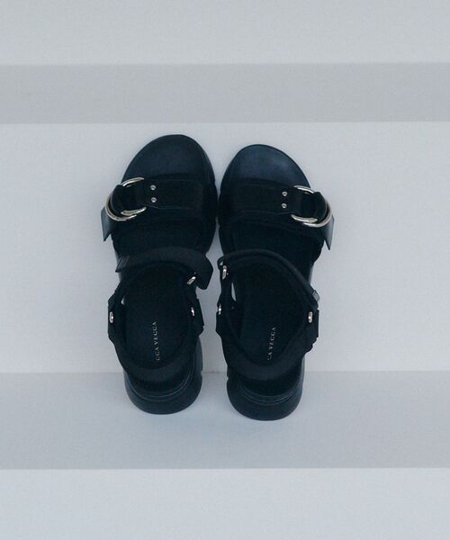 YECCA VECCA(イェッカヴェッカ)の「バックルスポーツサンダル(サンダル・レディース・ブラック/ブラウン・M/L)」の7枚目の写真
