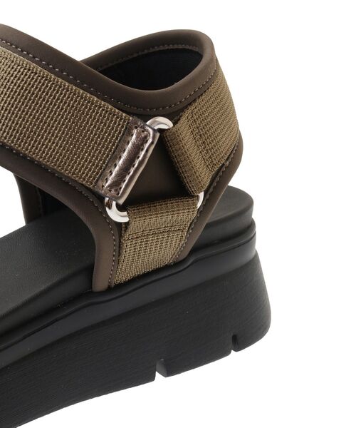 YECCA VECCA(イェッカヴェッカ)の「バックルスポーツサンダル(サンダル・レディース・ブラック/ブラウン・M/L)」の14枚目の写真