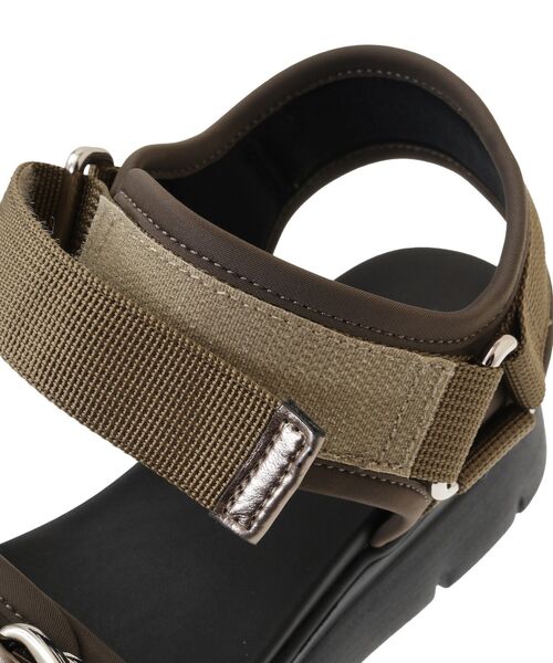 YECCA VECCA(イェッカヴェッカ)の「バックルスポーツサンダル(サンダル・レディース・ブラック/ブラウン・M/L)」の17枚目の写真