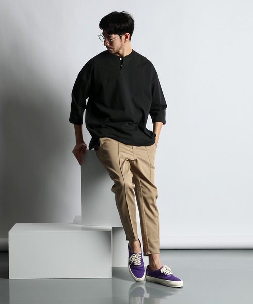 LANVIN en Bleu（ランバンオンブルー）の「ヘビーウェイト(8オンス) リラックスフィット 7分袖 ヘンリーTシャツ（Tシャツ/カットソー・メンズ・グレイッシュベージュ/オフホワイト/スミクロ・48/46/52/50）」の7枚目の写真