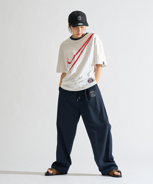 PARIS SAINT-GERMAIN(パリサンジェルマン)の「【NIKE / ナイキ】Paris Saint-Germain Club Team Oversized HQ0770- 100(Tシャツ/カットソー・メンズ・ホワイト・MEDIUM/LARGE/X-LARGE/XX-LARGE)」の2枚目の写真