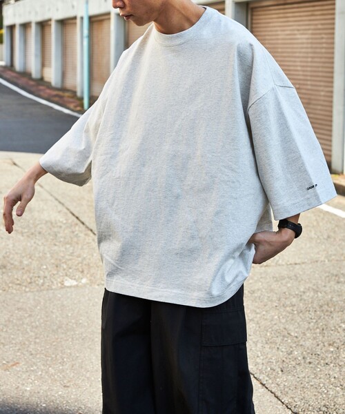 FREAK'S STORE（フリークスストア）の「限定展開 CHOW DOWN/チャウダウン ビッグシルエット ワンポイント クルーネック Tシャツ / ワイドシルエット（Tシャツ/カットソー・メンズ・ブラウン/ホワイト/ブラック/ベージュ/グレー/チャコールグレー・MEDIUM/SMALL/LARGE）」の4枚目の写真