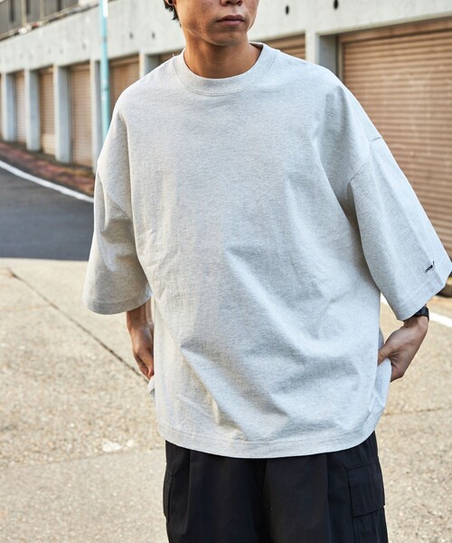 FREAK'S STORE（フリークスストア）の「限定展開 CHOW DOWN/チャウダウン ビッグシルエット ワンポイント クルーネック Tシャツ / ワイドシルエット（Tシャツ/カットソー・メンズ・ブラウン/ホワイト/ブラック/ベージュ/グレー/チャコールグレー・MEDIUM/SMALL/LARGE）」の21枚目の写真