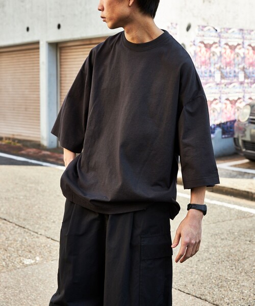 FREAK'S STORE（フリークスストア）の「限定展開 CHOW DOWN/チャウダウン ビッグシルエット ワンポイント クルーネック Tシャツ / ワイドシルエット（Tシャツ/カットソー・メンズ・ブラウン/ホワイト/ブラック/ベージュ/グレー/チャコールグレー・MEDIUM/SMALL/LARGE）」の9枚目の写真