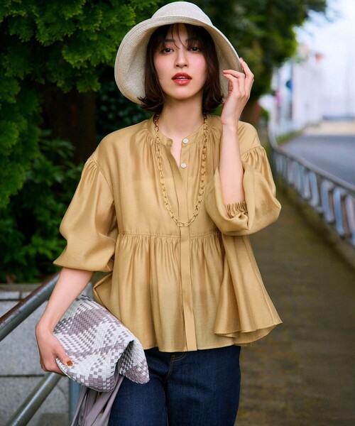 23区（ニジュウサンク）の「【WEB&一部店舗限定カラーあり】ソフトオーガンジー ボリューム ブラウス（シャツ/ブラウス・レディース・ブラック系/イエロー系/ベージュ系/ダークブラウン系・38）」の4枚目の写真