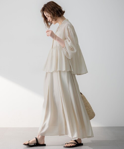 23区（ニジュウサンク）の「【WEB&一部店舗限定カラーあり】ソフトオーガンジー ボリューム ブラウス（シャツ/ブラウス・レディース・ブラック系/イエロー系/ベージュ系/ダークブラウン系・38）」の11枚目の写真