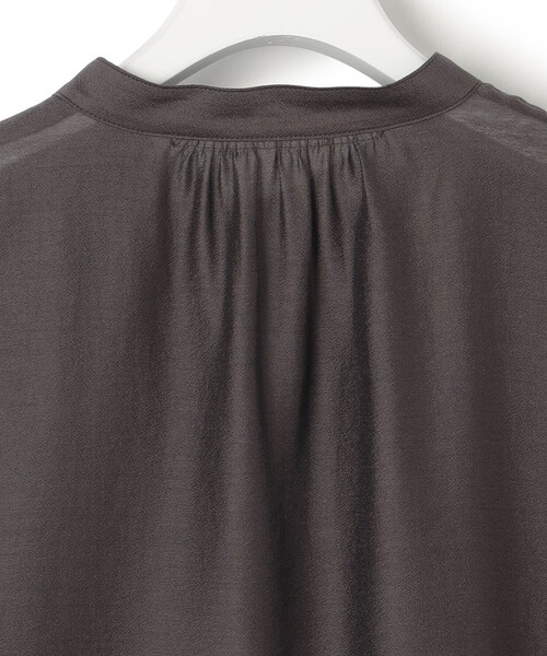 23区（ニジュウサンク）の「【WEB&一部店舗限定カラーあり】ソフトオーガンジー ボリューム ブラウス（シャツ/ブラウス・レディース・ブラック系/イエロー系/ベージュ系/ダークブラウン系・38）」の21枚目の写真