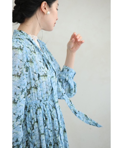 cawaii(カワイイ)の「一面に広がる青い花のリボンネックミディアムワンピース(ワンピース・レディース・ブルー・FREE)」の19枚目の写真