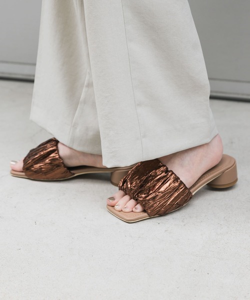 SENSE OF PLACE by URBAN RESEARCH（センスオブプレイスバイアーバンリサーチ）の「スクエアトゥメタリックギャザーサンダル（サンダル・レディース・ブラック/ブラウン/シルバー・LARGE/MEDIUM/SMALL）」の11枚目の写真