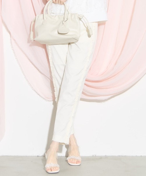 tocco closet（トッコ　クローゼット）の「【ZOZO限定】サイドフリルテーパードパンツ（スラックス・レディース・アイボリー/チャコールグレー/ブラック・M）」の2枚目の写真
