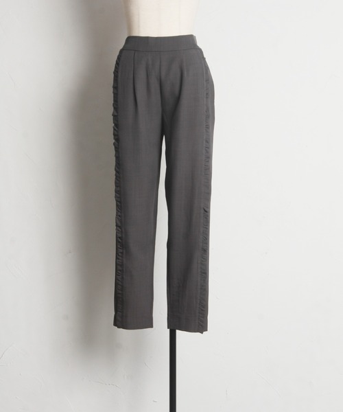 tocco closet（トッコ　クローゼット）の「【ZOZO限定】サイドフリルテーパードパンツ（スラックス・レディース・アイボリー/チャコールグレー/ブラック・M）」の20枚目の写真